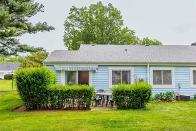 302 Bentley Court W, Saint James, NY 11780 - Photo 9