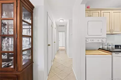 302 Bentley Court W, Saint James, NY 11780 - Photo 15