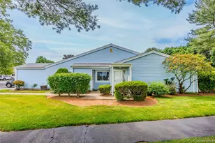 302 Bentley Ct W, Saint James, NY 11780 - Photo 5