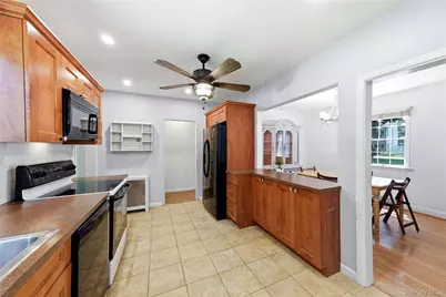 10 Valleywood Drive, Huntington Station, NY 11746 - Photo 19