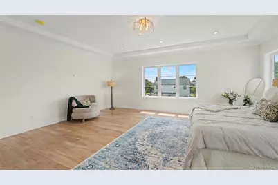 1025 Mirabelle Avenue, Westbury, NY 11590 - Photo 25