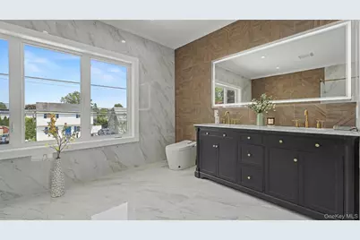 1025 Mirabelle Avenue, Westbury, NY 11590 - Photo 23