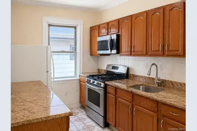 9032 179th Street #2nd fl, Jamaica, NY 11432 - Photo 7