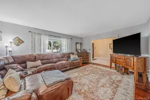 10 Turnpike Blvd, Middle Island, NY 11953 - Photo 9