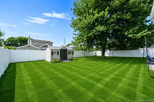 822 Milligan Ln, West Islip, NY 11795 - Photo 21