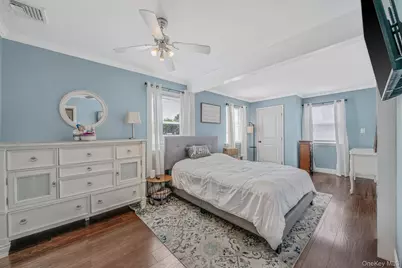 822 Milligan Lane, West Islip, NY 11795 - Photo 13
