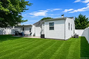 822 Milligan Ln, West Islip, NY 11795 - Photo 19