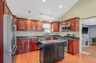 822 Milligan Ln, West Islip, NY 11795 - Photo 7
