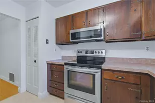 267 Village Ct, Kingston, NY 12401 - Photo 9
