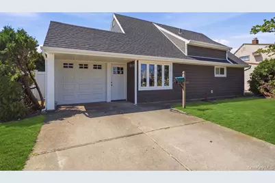 56 Summer Lane, Hicksville, NY 11801 - Photo 3