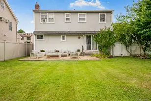 68 Cliff Dr, Hicksville, NY 11801 - Photo 19
