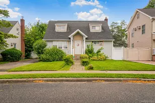 68 Cliff Dr, Hicksville, NY 11801 - Photo 3