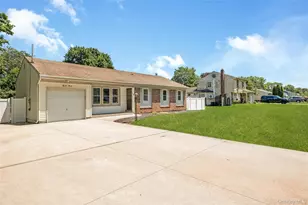 93 Raynor Rd, Ridge, NY 11961 - Photo 3