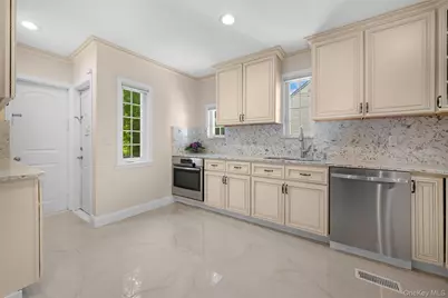 6 Brookbridge Road, Great Neck, NY 11021 - Photo 17