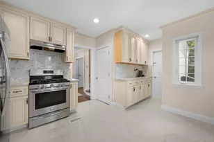 6 Brookbridge Rd, Great Neck, NY 11021 - Photo 19