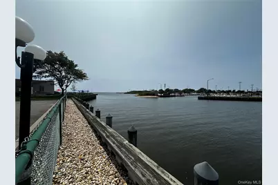445 Mariners Way, Copiague, NY 11726 - Photo 5