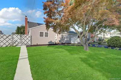 128 W 17th Street, Deer Park, NY 11729 - Photo 3