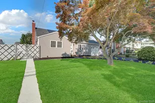 128 W 17th St, Deer Park, NY 11729 - Photo 3