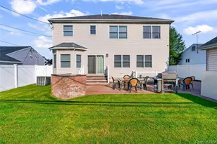 696 Hewlett St, Franklin Square, NY 11010 - Photo 9