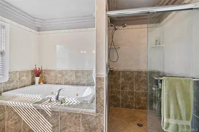696 Hewlett Street, Franklin Square, NY 11010 - Photo 33