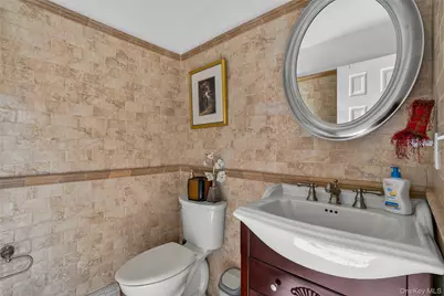 696 Hewlett Street, Franklin Square, NY 11010 - Photo 23