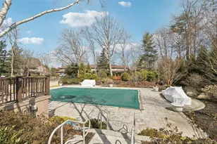 87 Northgate Cir, Melville, NY 11747 - Photo 11