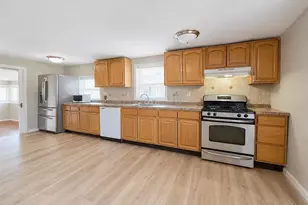 10 Midwood Pl, Farmingville, NY 11738 - Photo 5