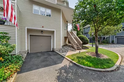 57 Village Green, Nanuet, NY 10954 - Photo 3