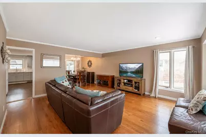15 Lowell Drive, Farmingdale, NY 11735 - Photo 9