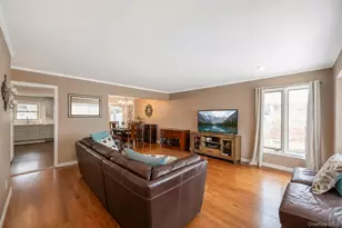 15 Lowell Dr, Farmingdale, NY 11735 - Photo 9