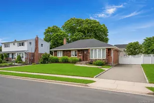 15 Lowell Dr, Farmingdale, NY 11735 - Photo 3