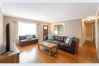 15 Lowell Drive, Farmingdale, NY 11735 - Photo 11