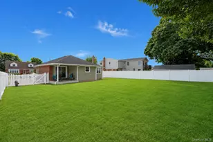 15 Lowell Dr, Farmingdale, NY 11735 - Photo 5