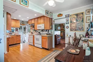 34 Melville Rd, Huntington Station, NY 11746 - Photo 3