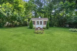 34 Melville Rd, Huntington Station, NY 11746 - Photo 13
