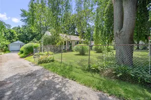 34 Melville Rd, Huntington Station, NY 11746 - Photo 19