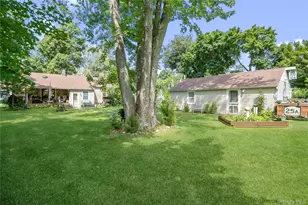 34 Melville Rd, Huntington Station, NY 11746 - Photo 15