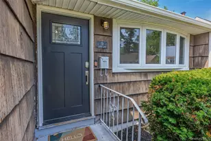 9 Leeds Ln, North Babylon, NY 11703 - Photo 5