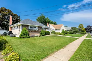 9 Leeds Ln, North Babylon, NY 11703 - Photo 3