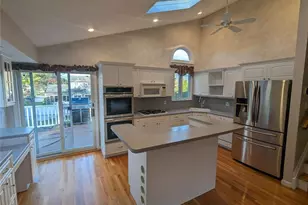 19 Comanche Ln, Commack, NY 11725 - Photo 9