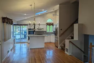 19 Comanche Ln, Commack, NY 11725 - Photo 7
