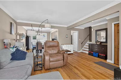 201 Willis Court, Wantagh, NY 11793 - Photo 7