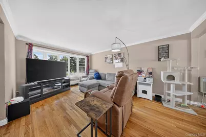 201 Willis Court, Wantagh, NY 11793 - Photo 5