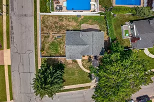 201 Willis Ct, Wantagh, NY 11793 - Photo 25