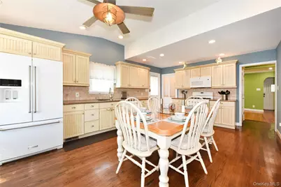 592 Winthrop Avenue, Bellmore, NY 11710 - Photo 9