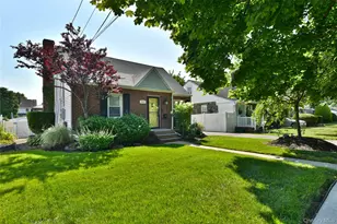 592 Winthrop Ave, Bellmore, NY 11710 - Photo 3