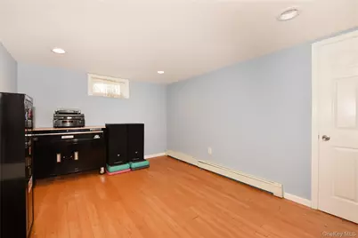592 Winthrop Avenue, Bellmore, NY 11710 - Photo 27