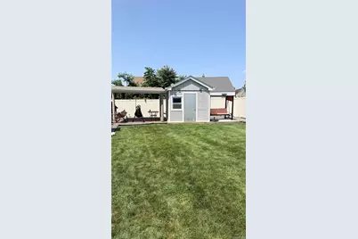75 Maplewood Avenue, Hempstead, NY 11550 - Photo 15