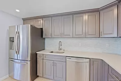 72 S Village Drive, Bellport, NY 11713 - Photo 9
