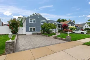 790 Wenwood Dr, East Meadow, NY 11554 - Photo 3